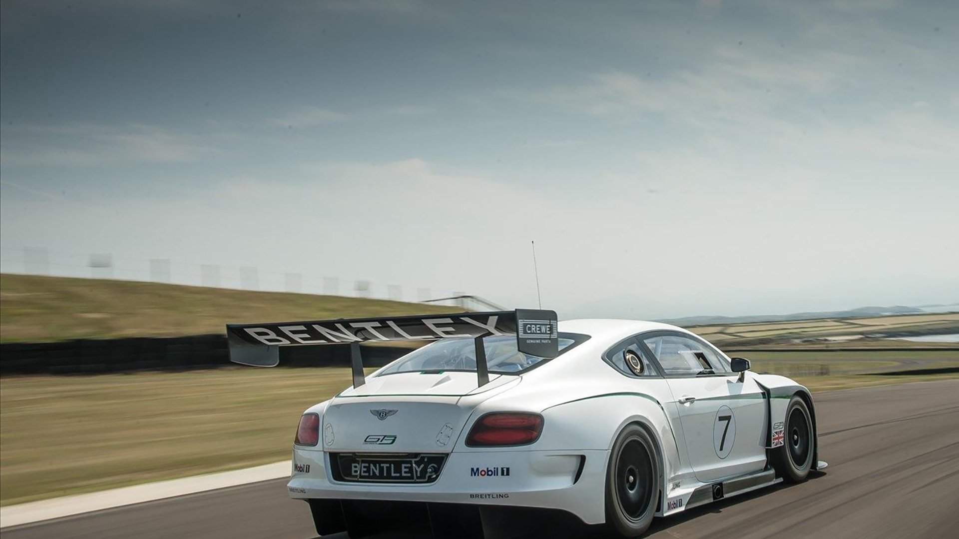 _战术解析:选手如何应对对手的变化_,对手在比赛中表现的竞技水平