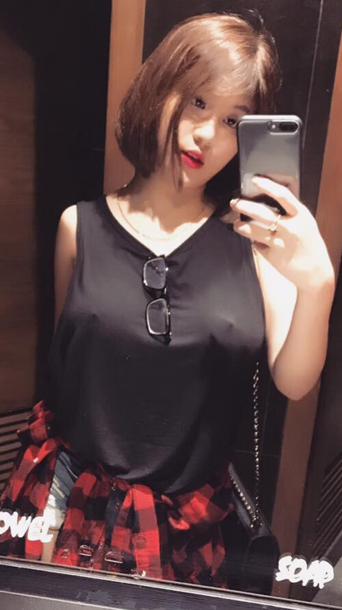 九游下载安装-_彩色城锁跑：在城市墙壁留下奔跑的轨迹_，彩色城市图片大全