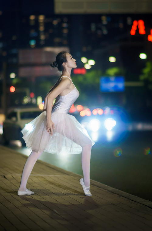 九游娱乐APP-乌拉圭队在世界杯预选赛中遭遇失利，球迷对球队表现提出质疑，乌拉圭国家队世预赛